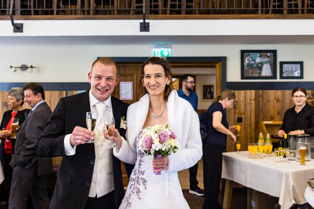 Sektempfang im Gasthaus Schrätzenstaller in Hettenshausen als Hochzeitslocation