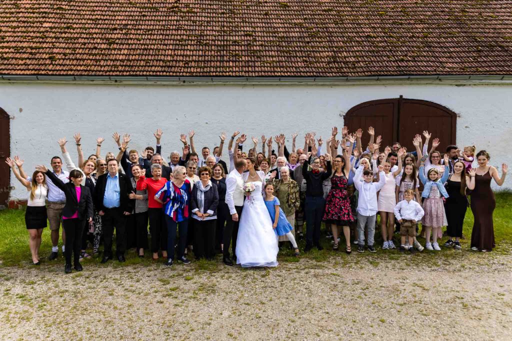 Gruppenfoto in Hettenshausen mit den Hochzeitsfotografen PFaffenhofen bei Christine und Andreas