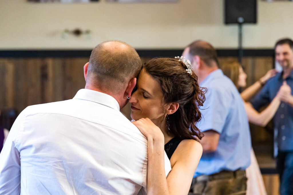 Eröffnungstanz im Gasthaus Schrätzenstaller Hettenshausen mit den Hochzeitsfotografen Hettenshausen