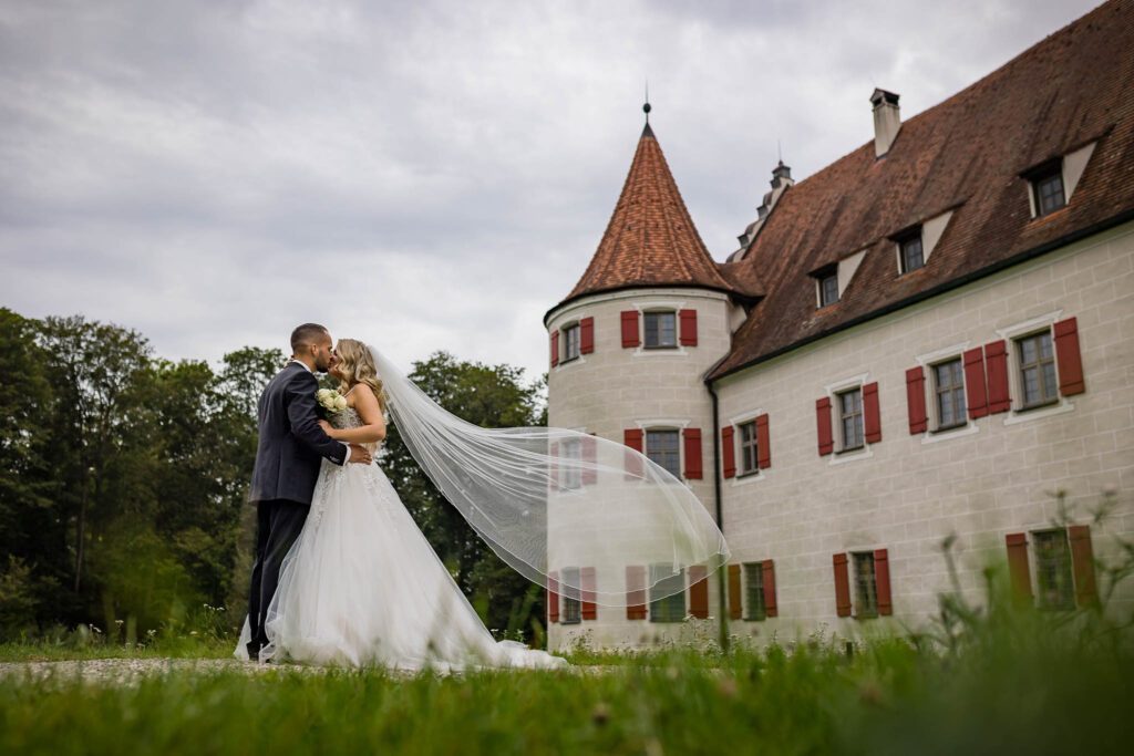 After Wedding Shooting im Schloss Grünau mit den Hochzeitsfotografen Schrobenhausen in Grünau