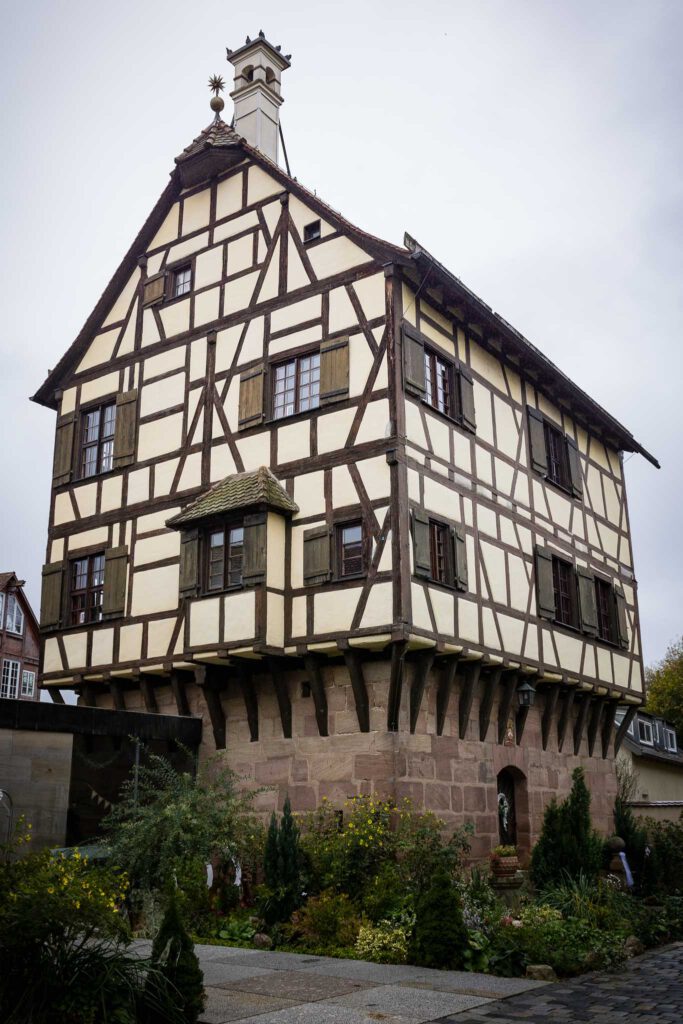 Standesamt Nürnberg im Pellerschloss Nürnberg mit den Hochzeitsfotografen Nürnberg. Pellerschloss Nürnberg in seiner vollen Pracht.