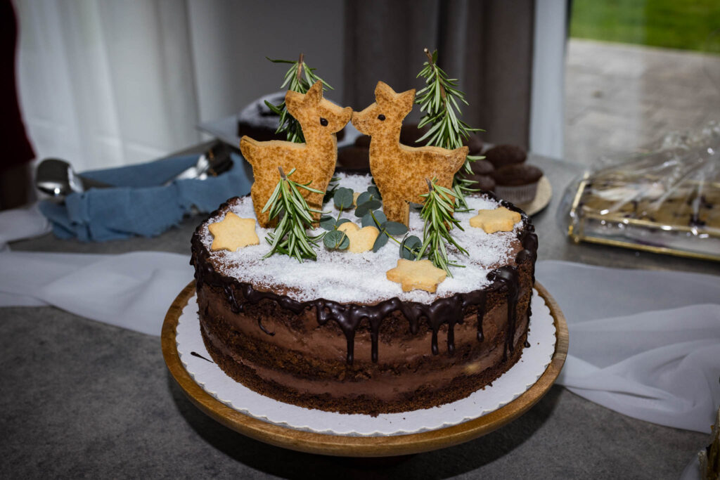 Standesamtliche Hochzeit in Wolnzach mit wunderschöner selbstgebackener Torte.