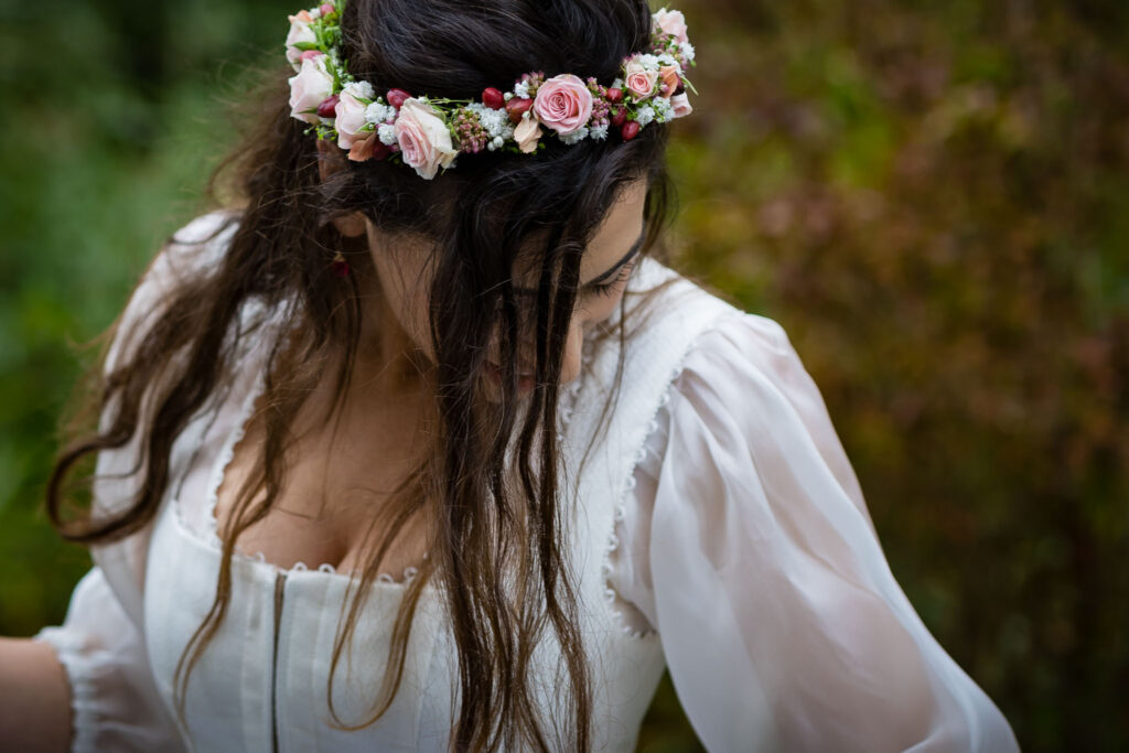 Blumenhaus Mimus Nürnberg mit wunderschönen Haarschmuck für unsere Braut im Pellerschloss Nürnberg.