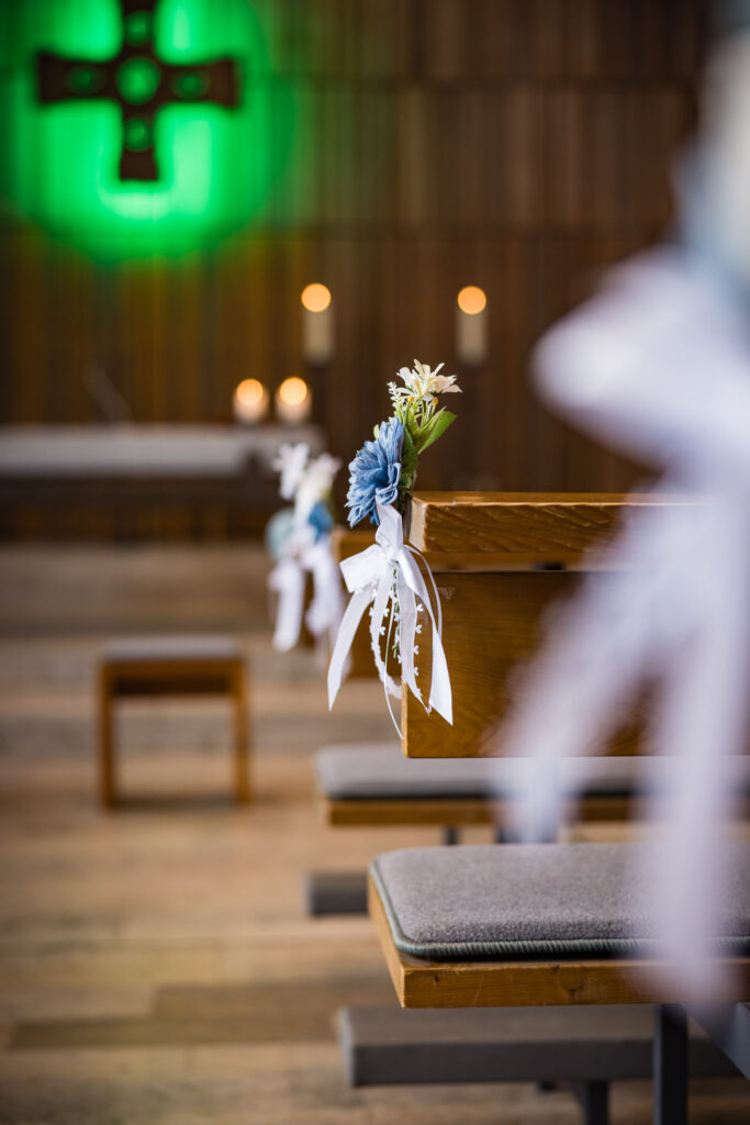 Detailaufnahme von den Hochzeitsfotografen Nürnberg bei der kirchlichen Trauung in Nürnberg.
