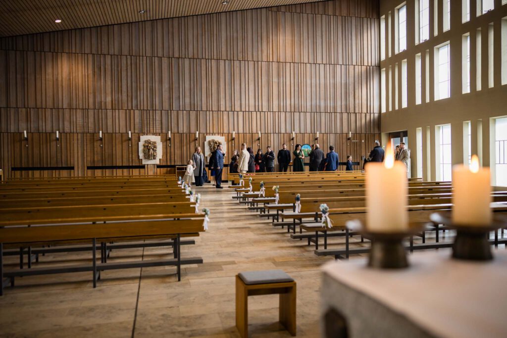 Trauung Nürnberg Verklärung Christi ist die perfekte Kirche in Nürnberg für große Hochzeitsgesellschaften.