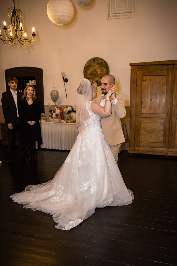 Der Eröffnungstanz von Sonja und Tamer – voller Liebe und Anmut.