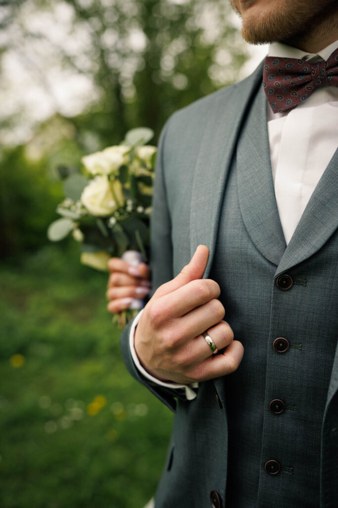 Hochzeitsanzug von Gutmann Weißenburg für Lukas an seinem großen Tag in Königsmoos.