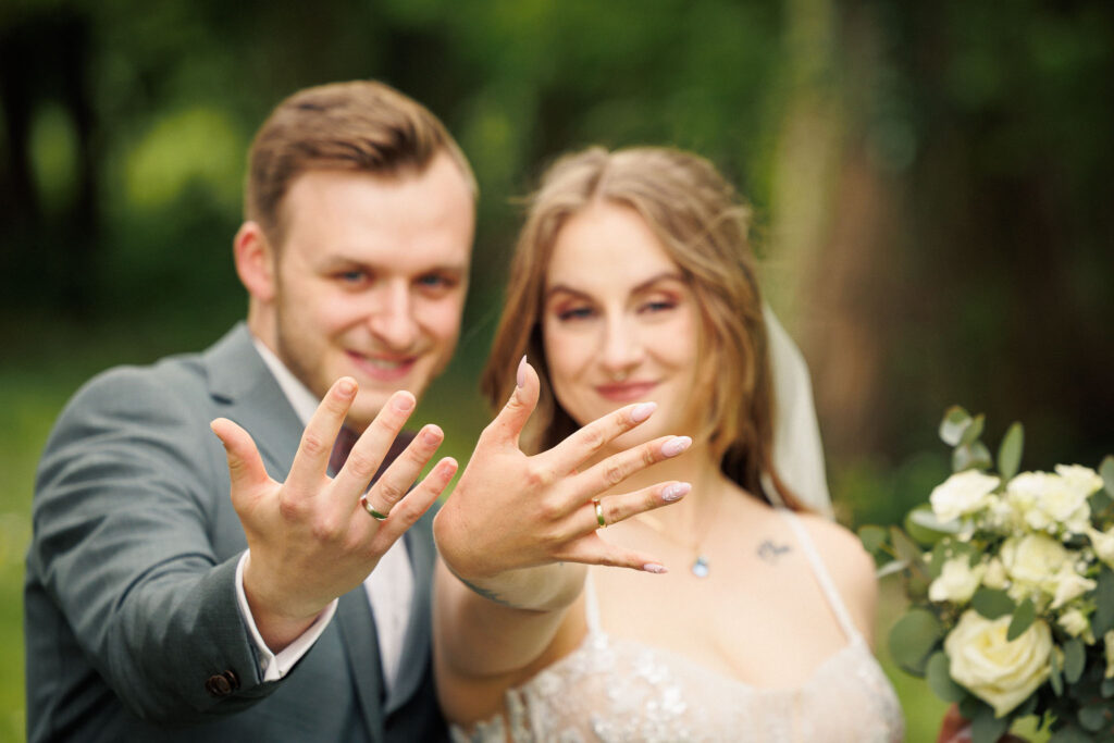 Schmuck-Schmiede aus Bayern mit handgefertigten Eheringen.