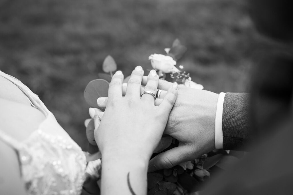 Trauringe von der Ringtausch im Standesamt Untermaxfeld mit Ringen von der Schmuckschmiede Bayern..