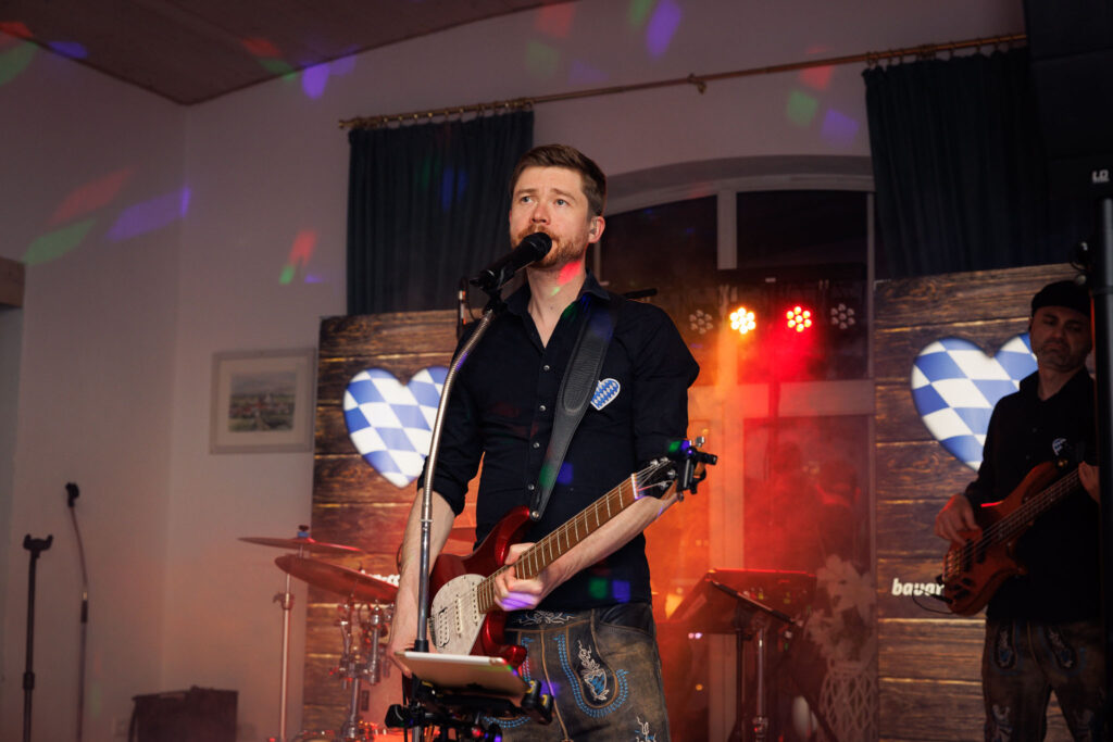 Stimmung pur mit der Band Bavarian Connection auf der Hochzeitsfeier in Schönesberg im Gasthaus Daferner.