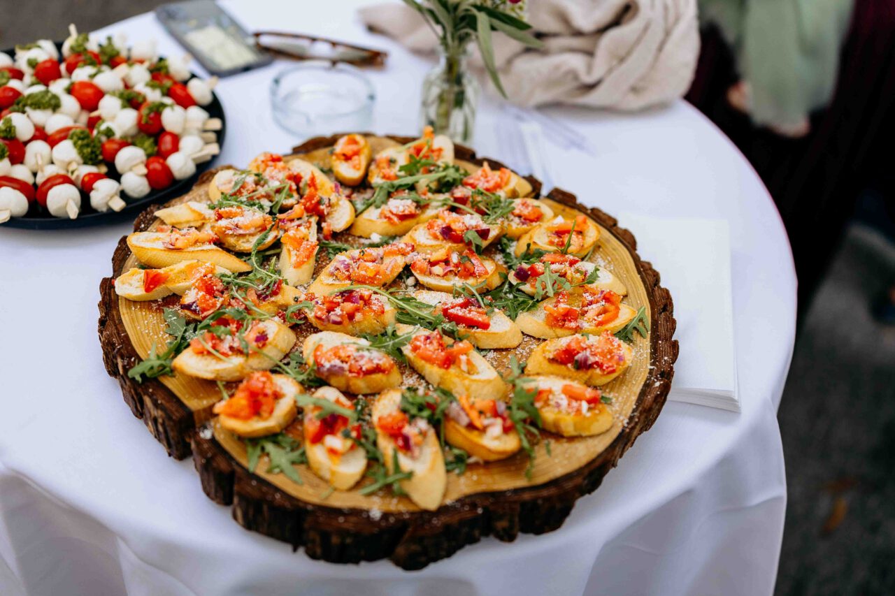 Häppchen im Wasserschloss Taufkirchen beim Sektempfang