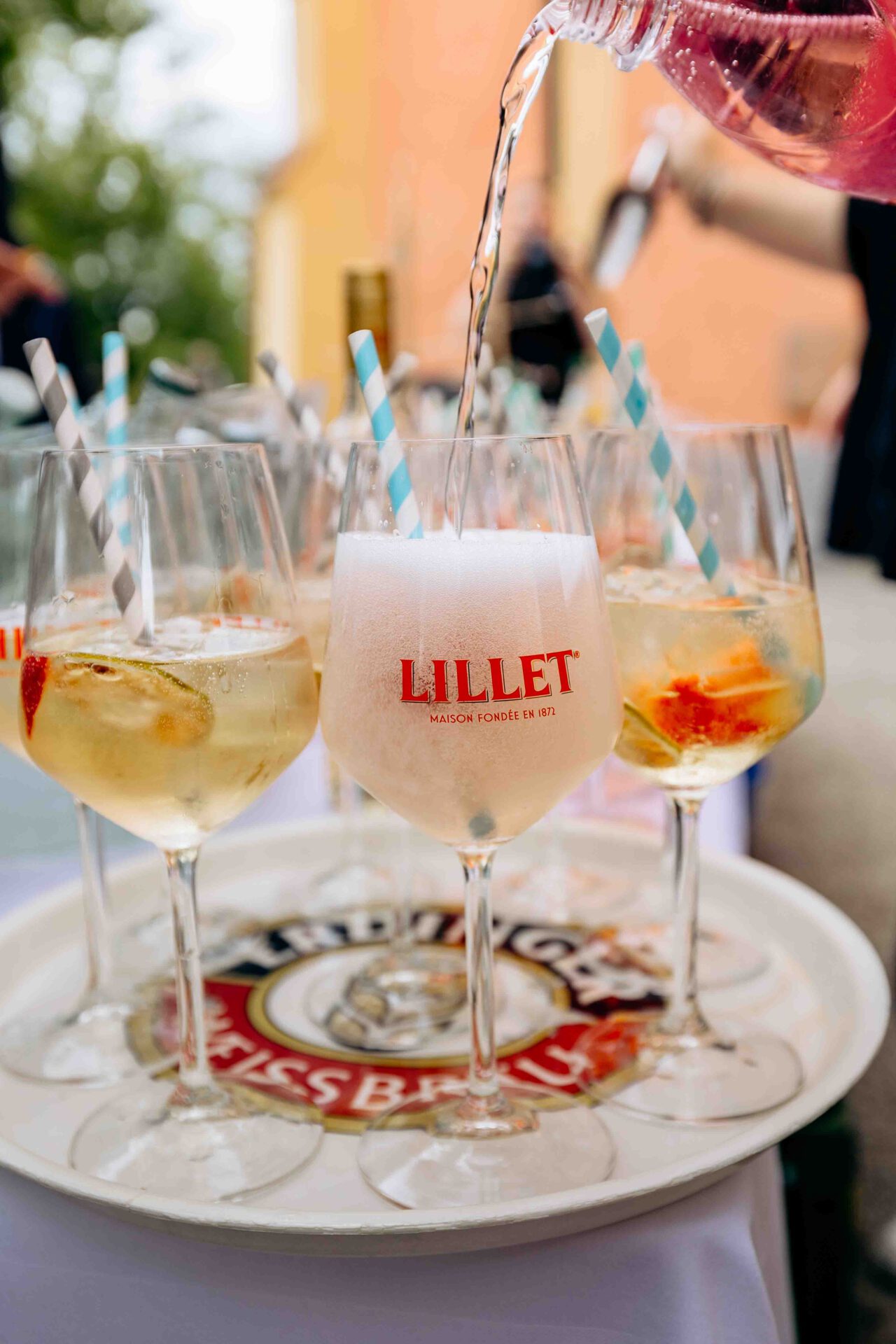 Sektempfang Nahaufnahme von eingeschenktem Lillet