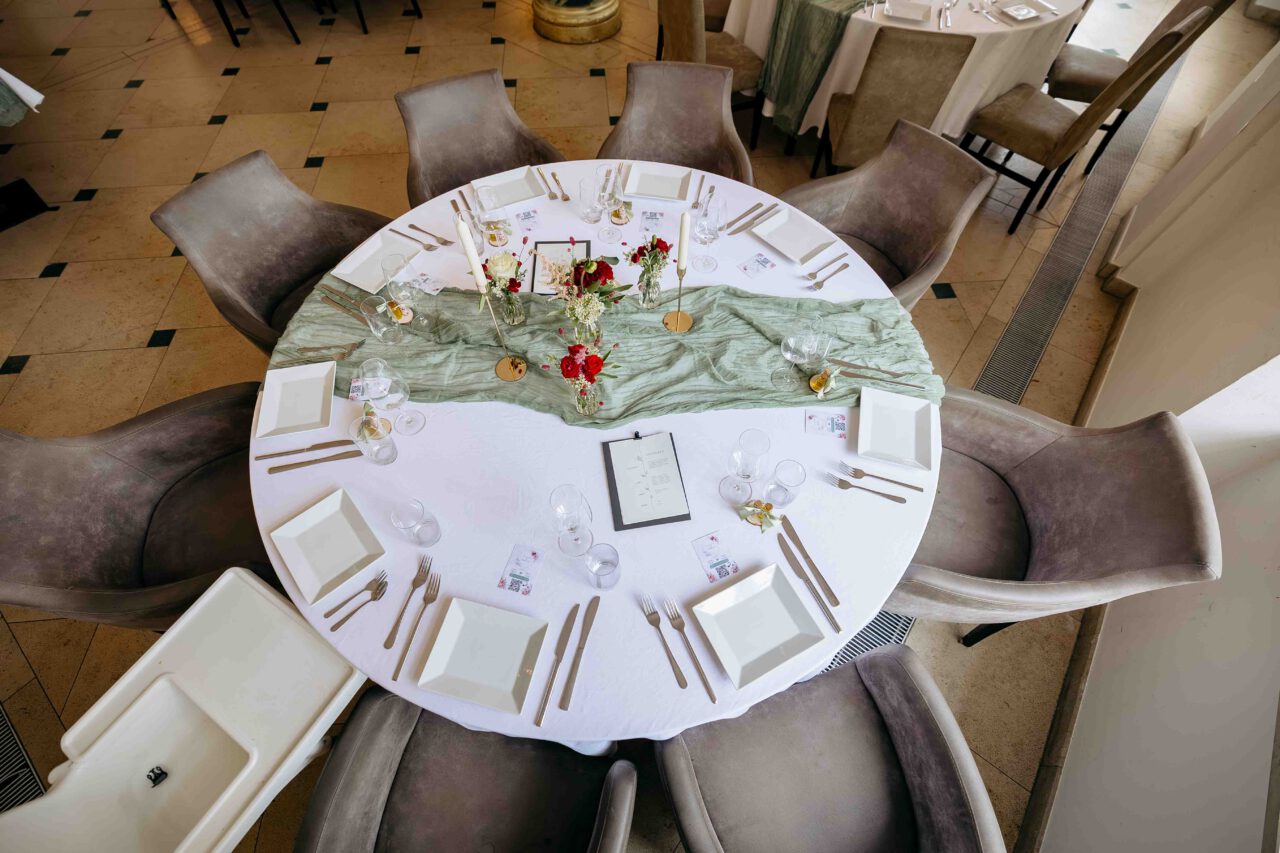 Tischdekoration der Hochzeitsfeier im Palazzo Taufkirchen