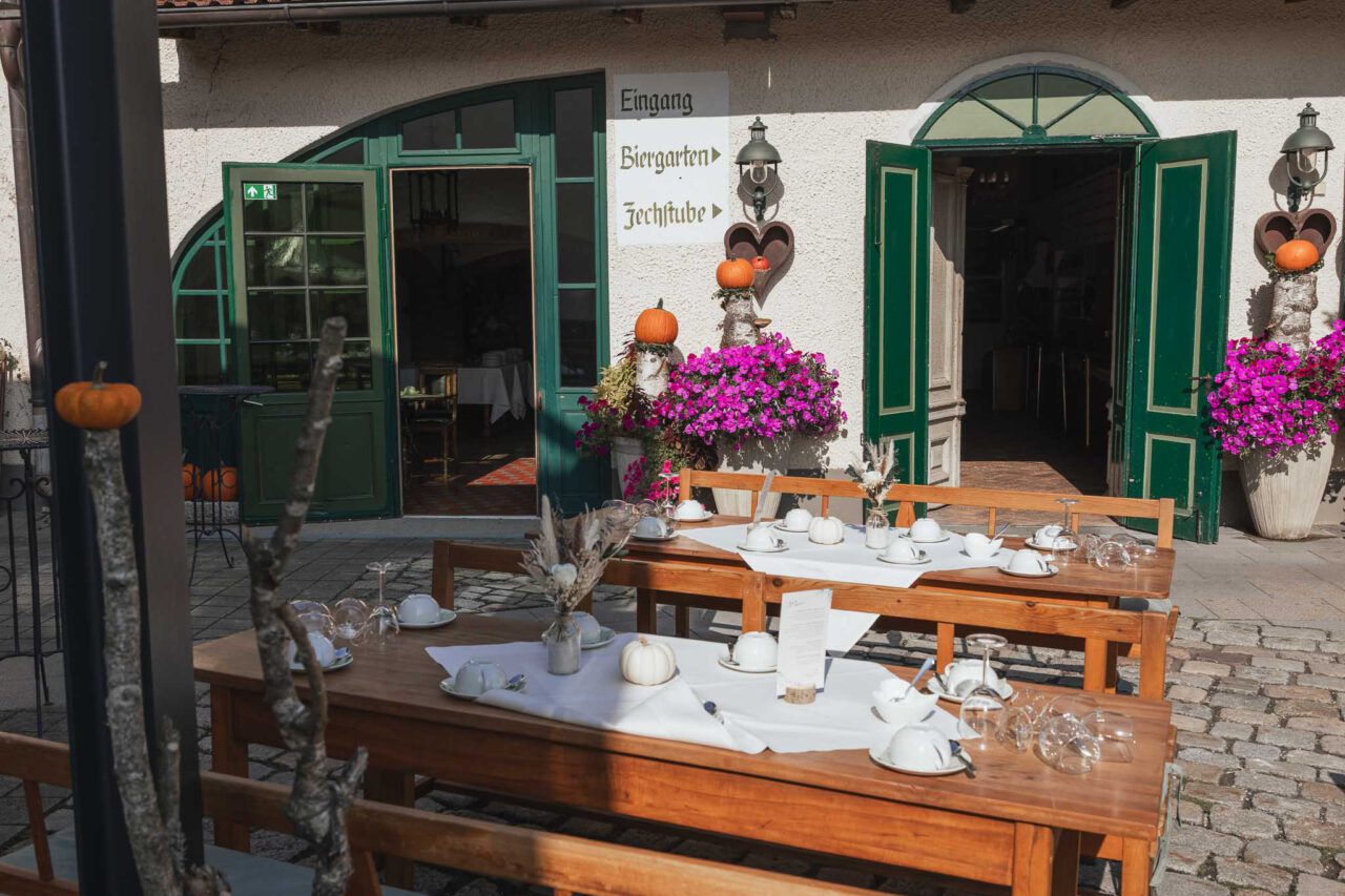 Außenbereich für Kaffee und Kuchen beim Landgasthof Rockermeier