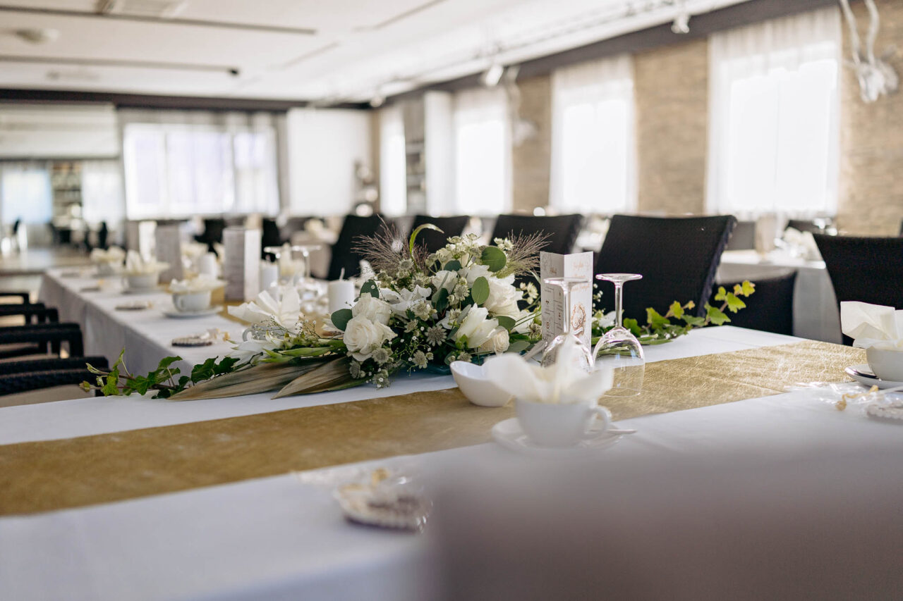 Hochzeitsdekoration im Spiegelsaal im Landgasthof Rockermeier