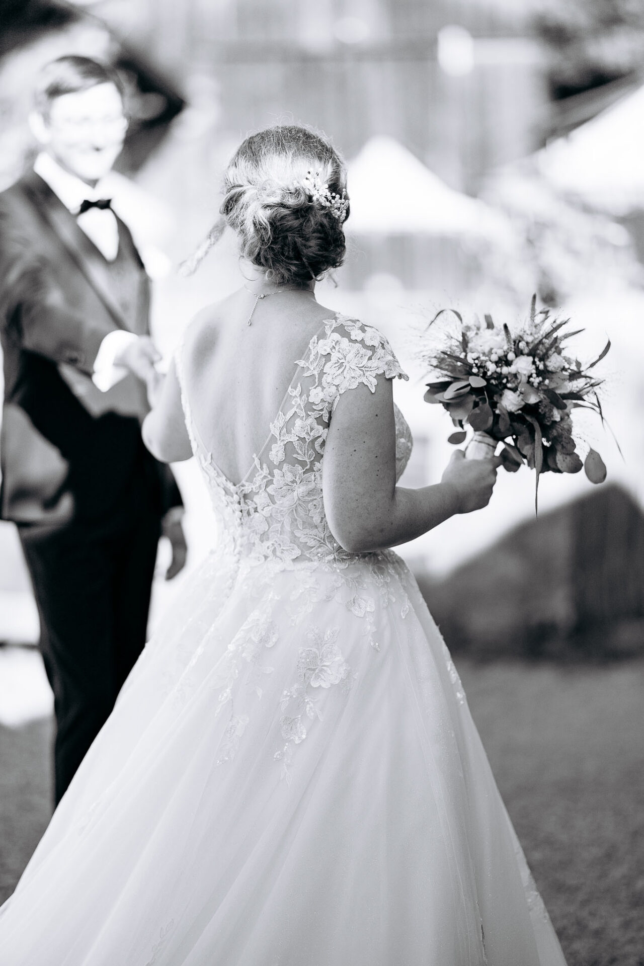Brautkleid vom Hochzeitshaus Boos mit freiem Rücken