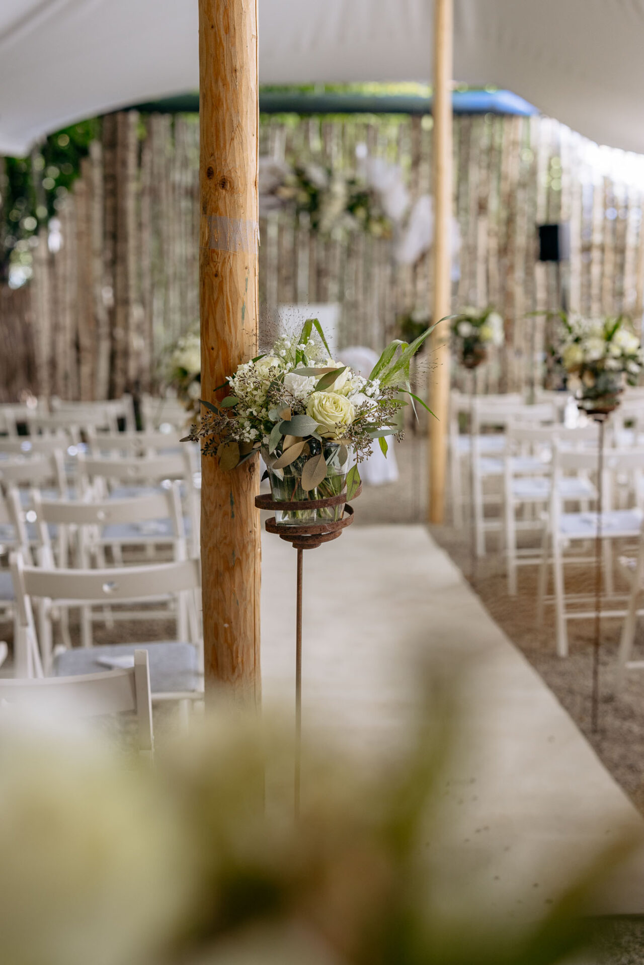 Blumenständer bei der freien Trauung in Unterpindhart