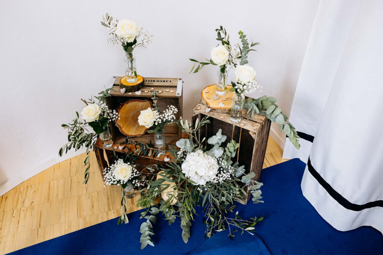 Hochzeitsdekoration im Blauen Saal im Rabenwirt in Pullach