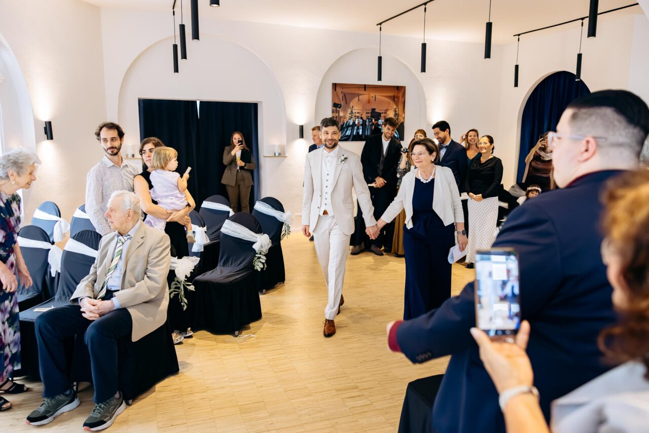 Einzug Bräutigam im Rabenwirt Pullach im Blauen Saal