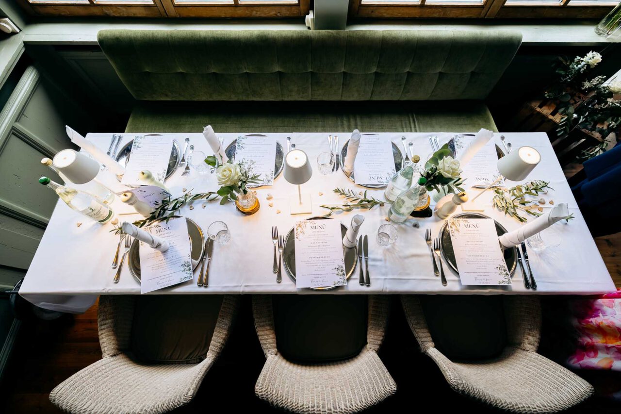 Hochzeitsdekoration Tischdeko im Rabenwirt Pullach