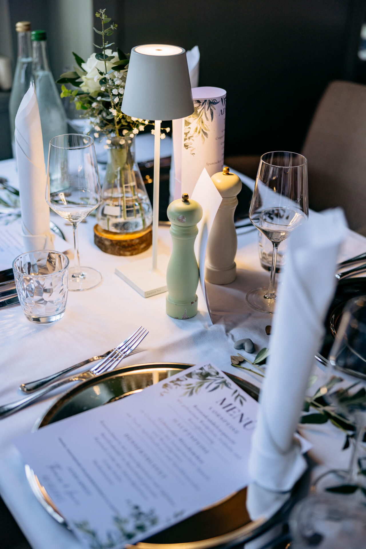 Detailaufnahmen der Hochzeitsdekoration im Rabenwirt Pullach