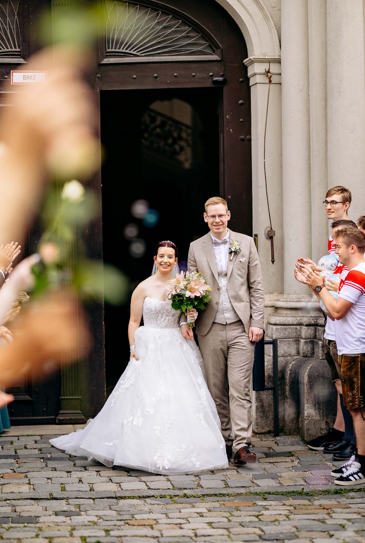 Auszug durch den Spalier vor dem Standesamt Eichstätt
