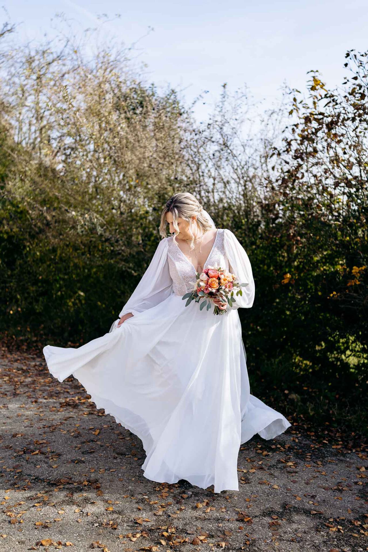 Brautkleid von Hochzeitsrausch Brautmoden München im Brautpaarshooting