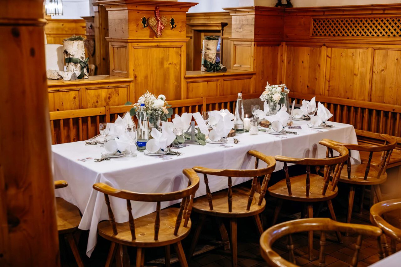 Tischdekoration der Hochzeitstische im Fuchswirt Allershausen