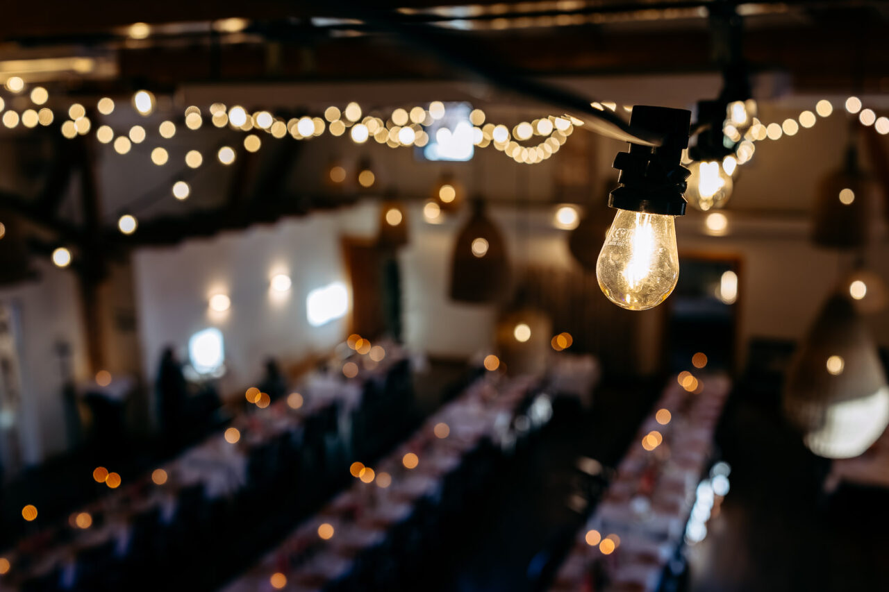 Detailbild der Lichterketten in Maiers Hofstubn