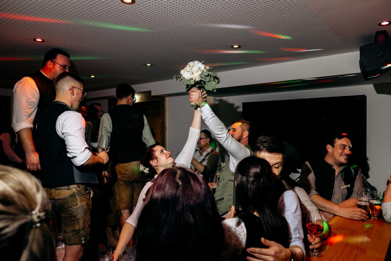 Brautpaar beim Brautverziehen im Fuchswirt Allershausen