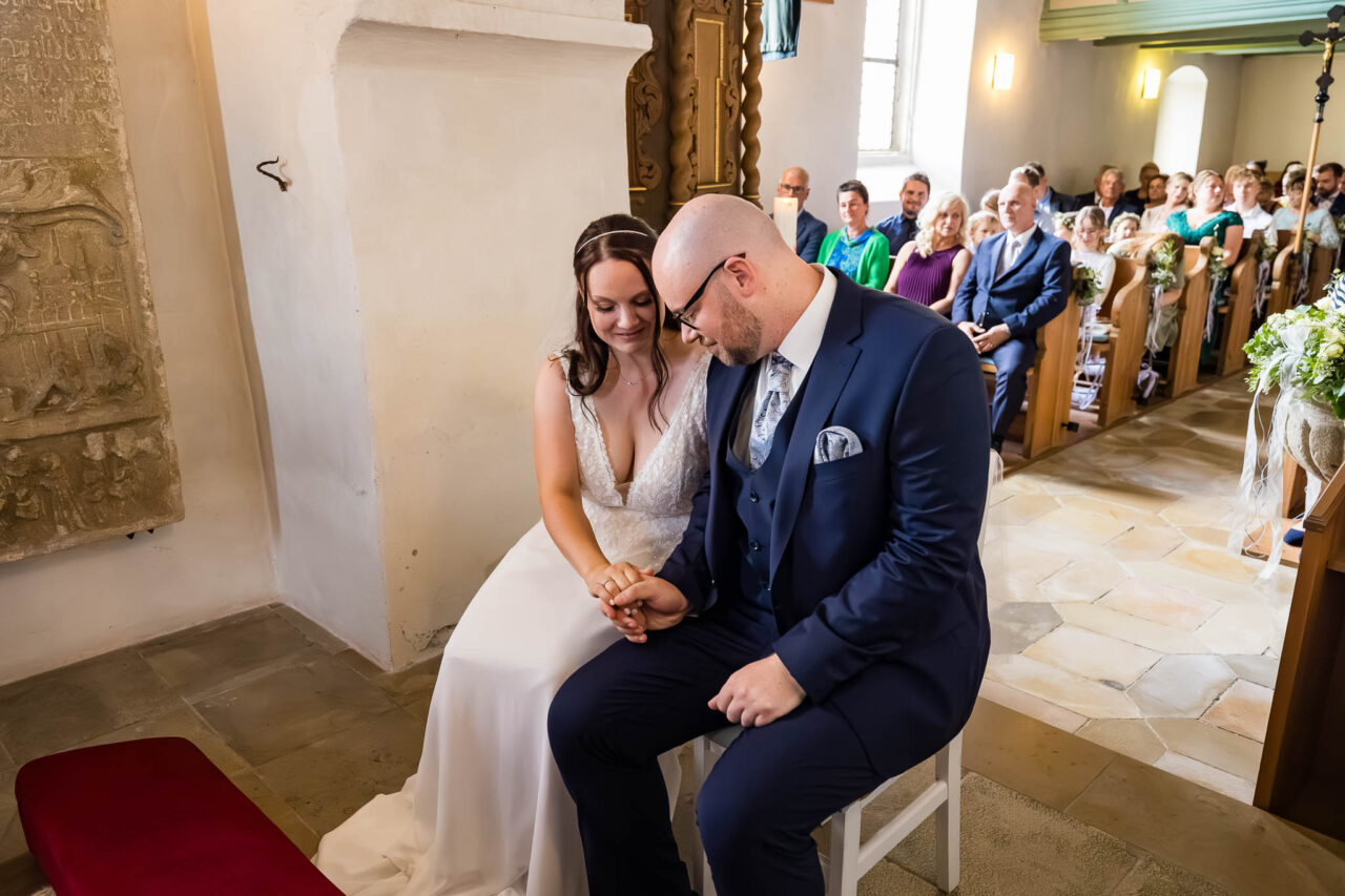 Kirchliche Trauung in Holzingen Romina mit ihrem Brautkleid