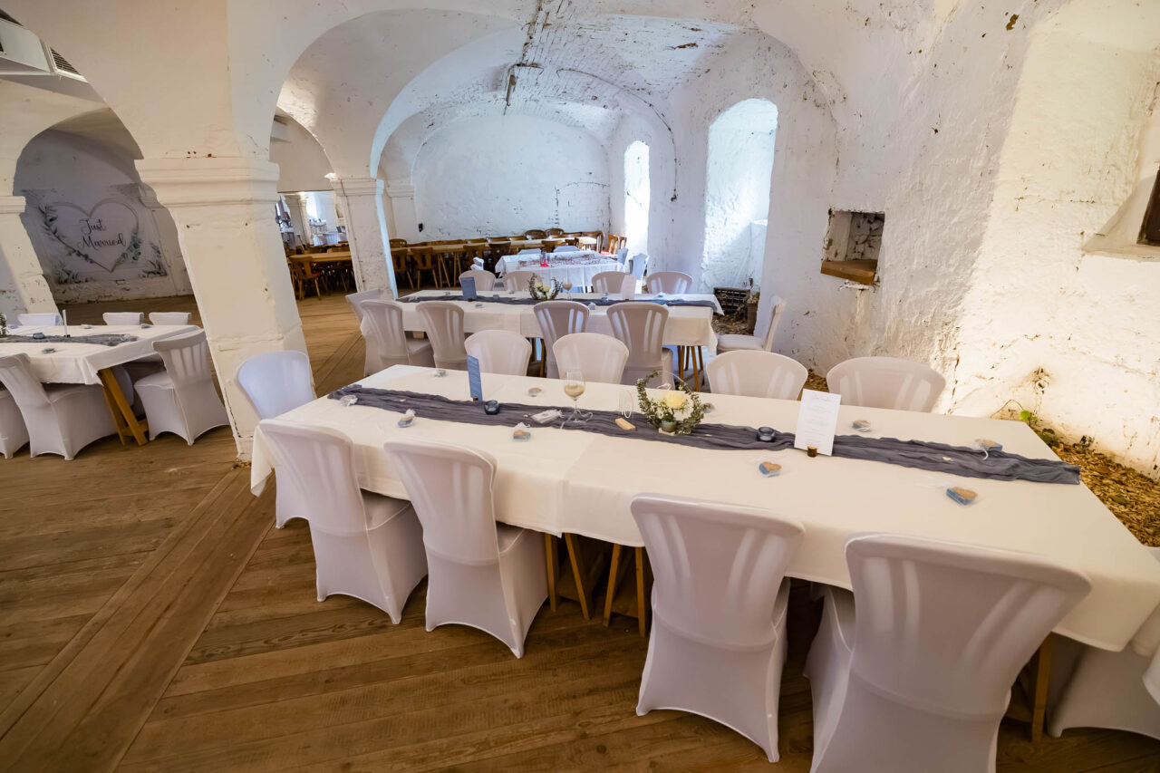 Ochsenstall Ellingen Hochzeitslocation dekorierte Tische