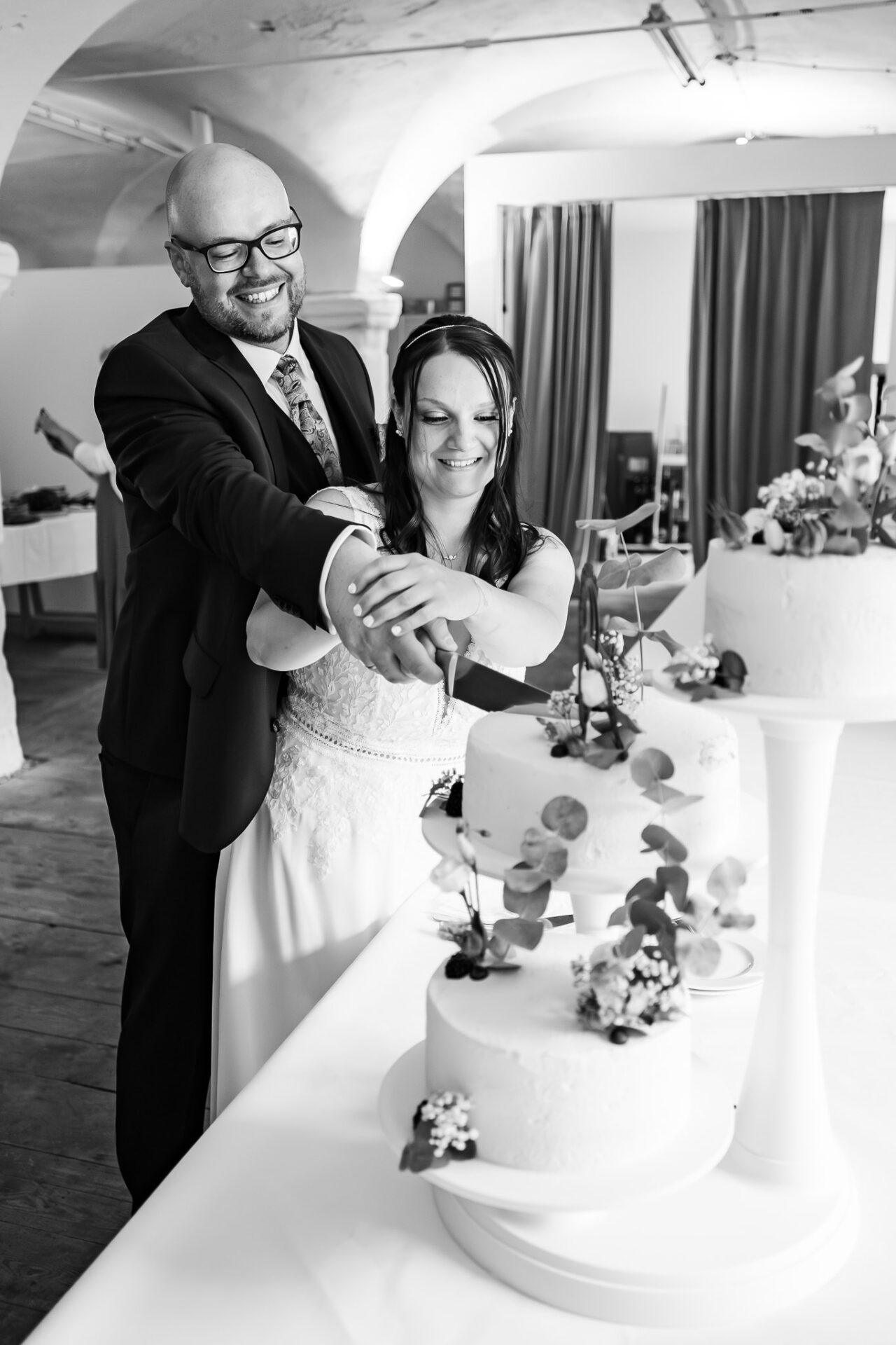 Hochzeitstorten Anschnitt im Ochsenstall von Fürst Carl in Ellingen