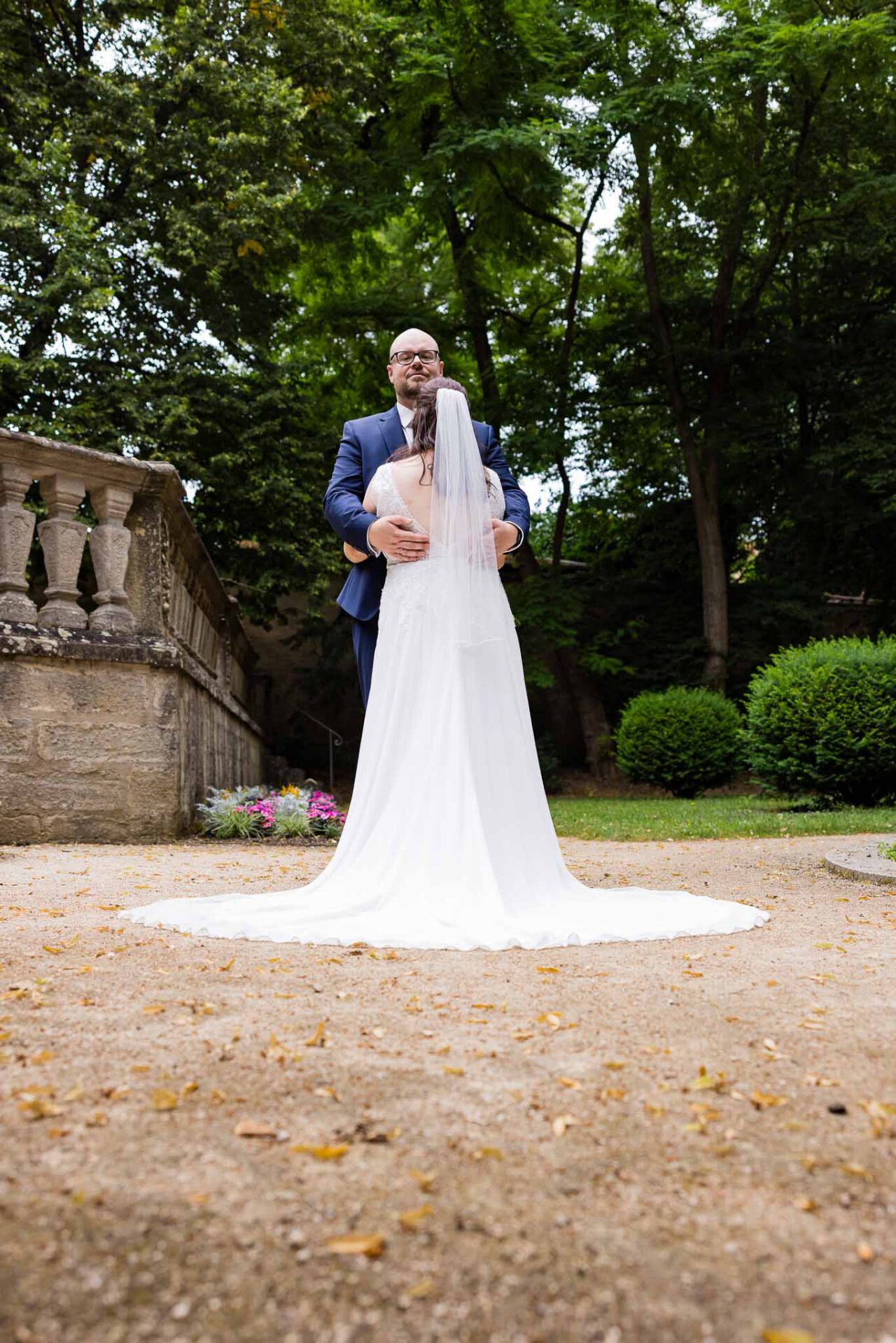 Brautpaarshooting in der Fürst Carl Schlossbrauerei Ellingen mit einem Brautkleid von Bella Sposa