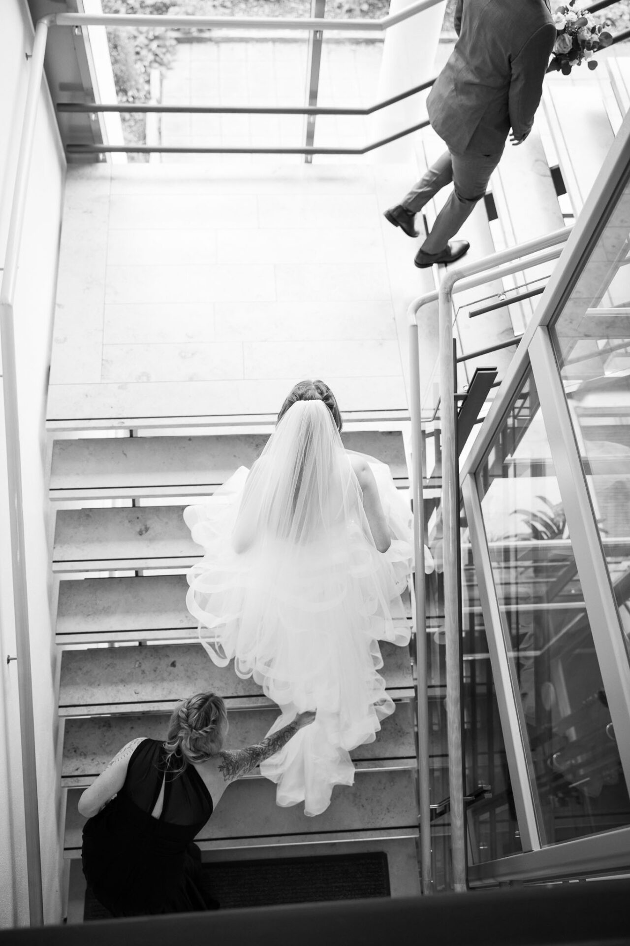 Braut auf dem Weg zum Standesamt in Königsmoos