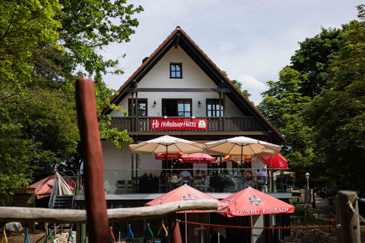 Frontaufnahme der Holledauer Hütte in Pfaffenhofen