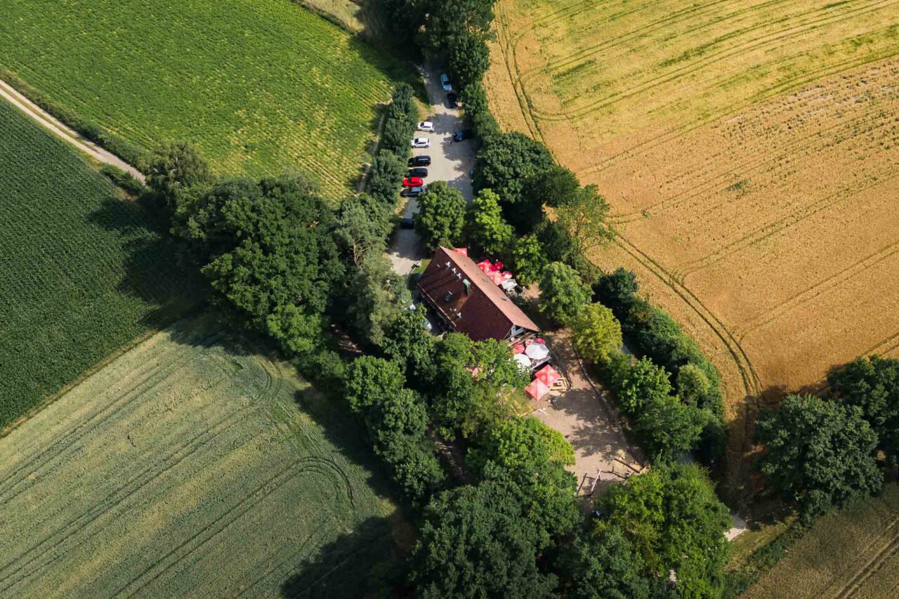 Luftaufnahme der Holledauer Hütte in Pfaffenhofen