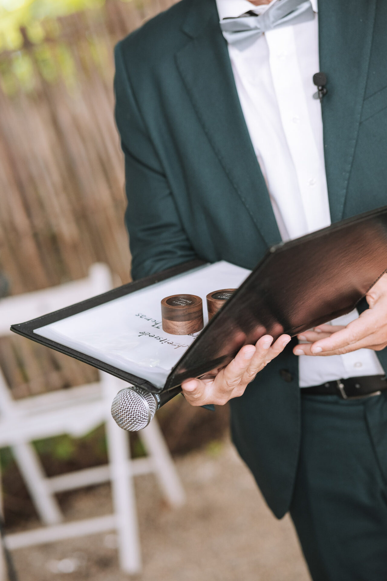 Die Ringe liegen in der Traumappe von Trauredner Roland Müller in der Ringbox