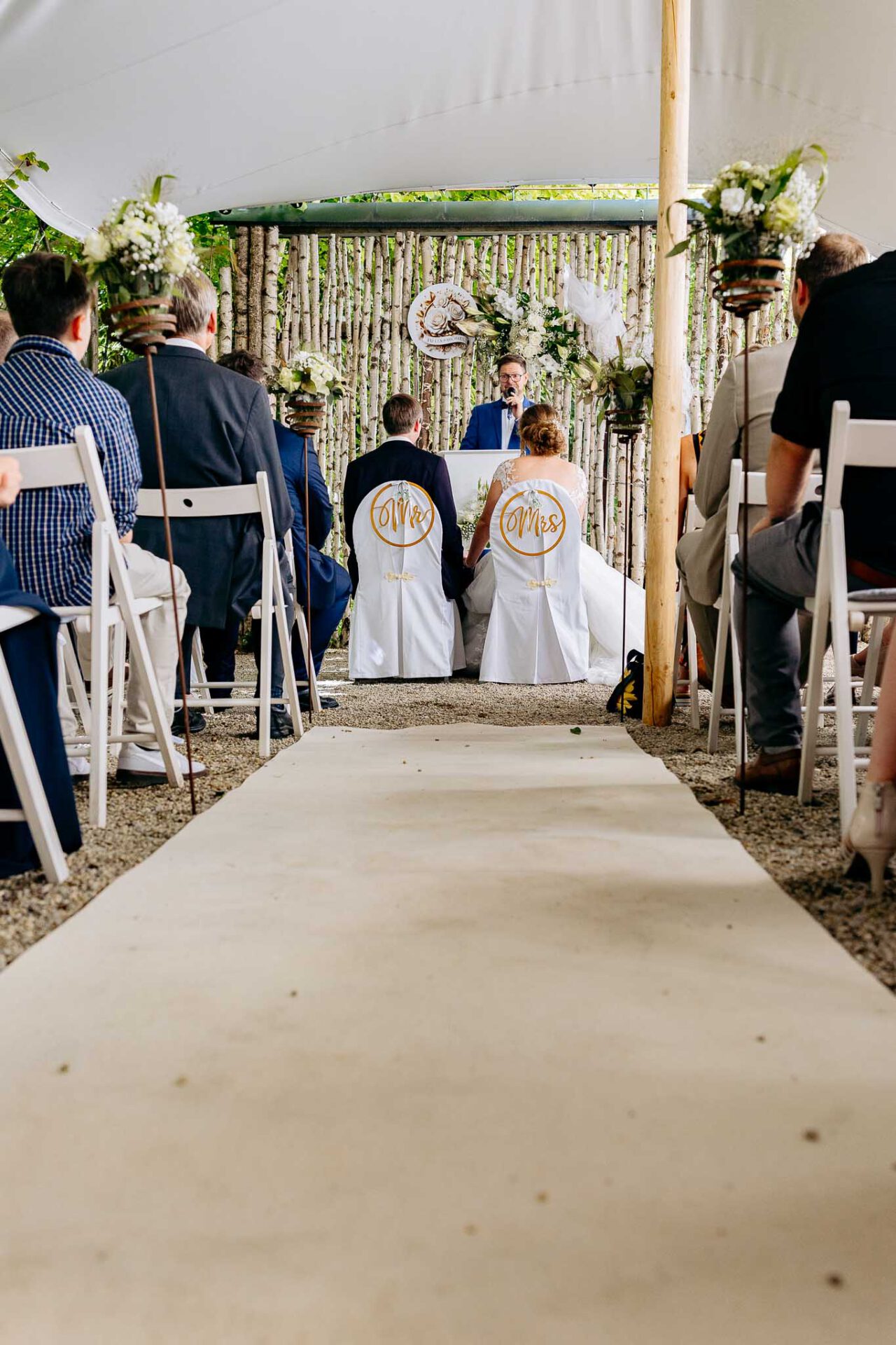 Trauredner Harald Meyer hält die freie Trauung im Landgasthof Rockermeier