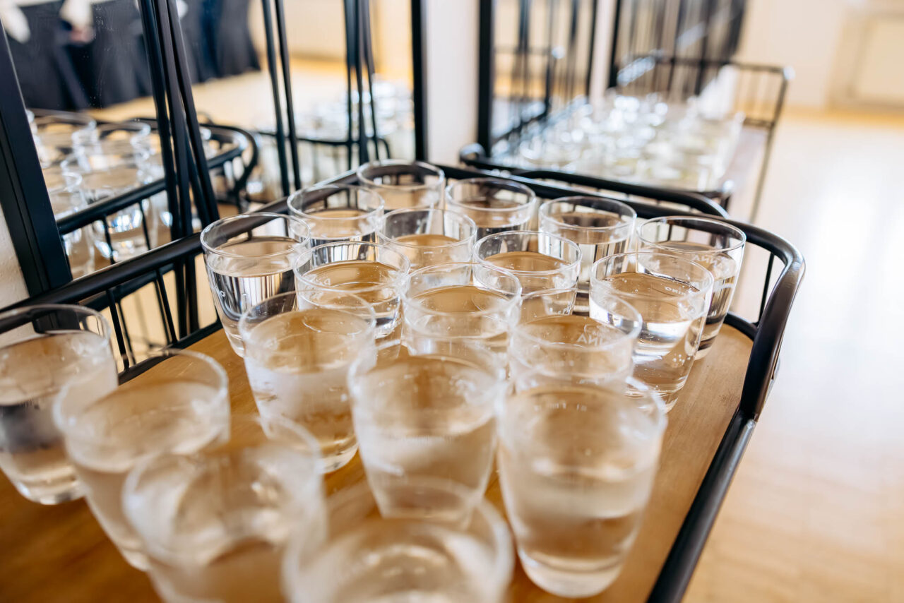 Detailaufnahme der Getränke im Blauen Saal in Pullach