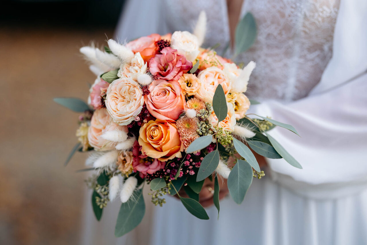 Brautstrauß der Blumenbinderei Bachmaier in Herbsttöne