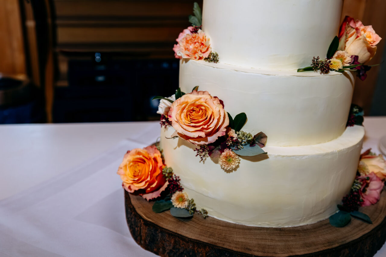 Orangene Rosen auf der Hochzeitstorte in der Maiers Hofstuben von Luci dem Konditor aus Freising