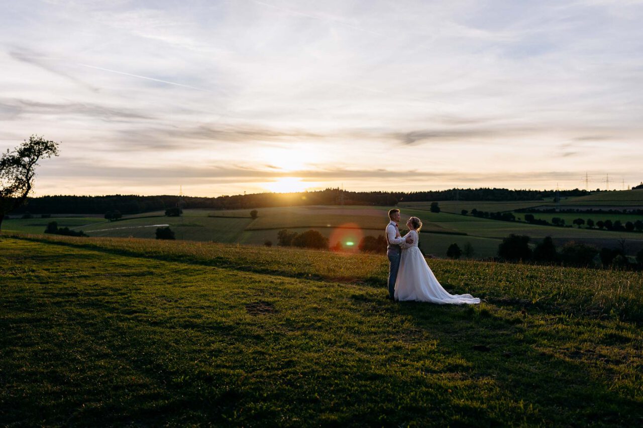 Brautpaar in Ulm im Sonnenuntergang