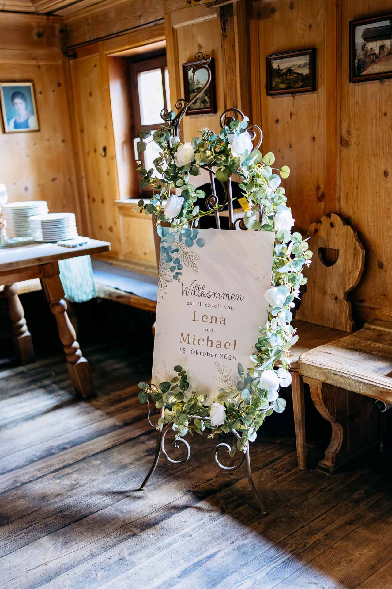 Willkommensschild im Buchscharner Seewirt von Brautpaar Lena und Michael
