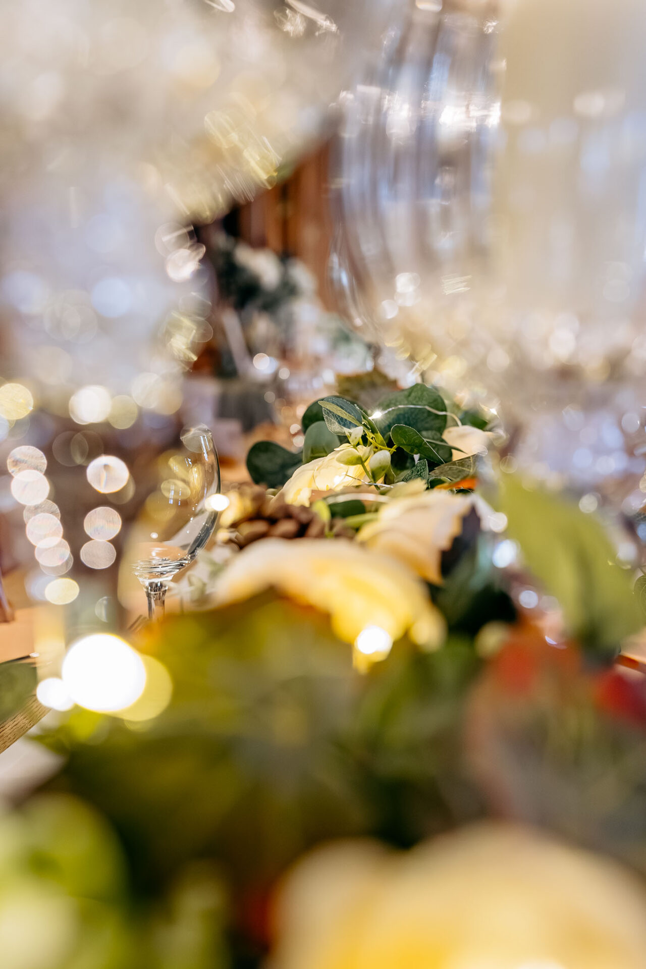 Detailaufnahme mit Lichterkette auf der Hochzeitsfeier im Buchscharner Seewirt