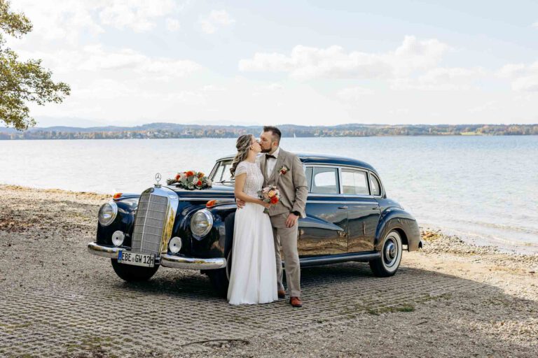 Mehr über den Artikel erfahren Hochzeitsauto Oldie-Garage München in München