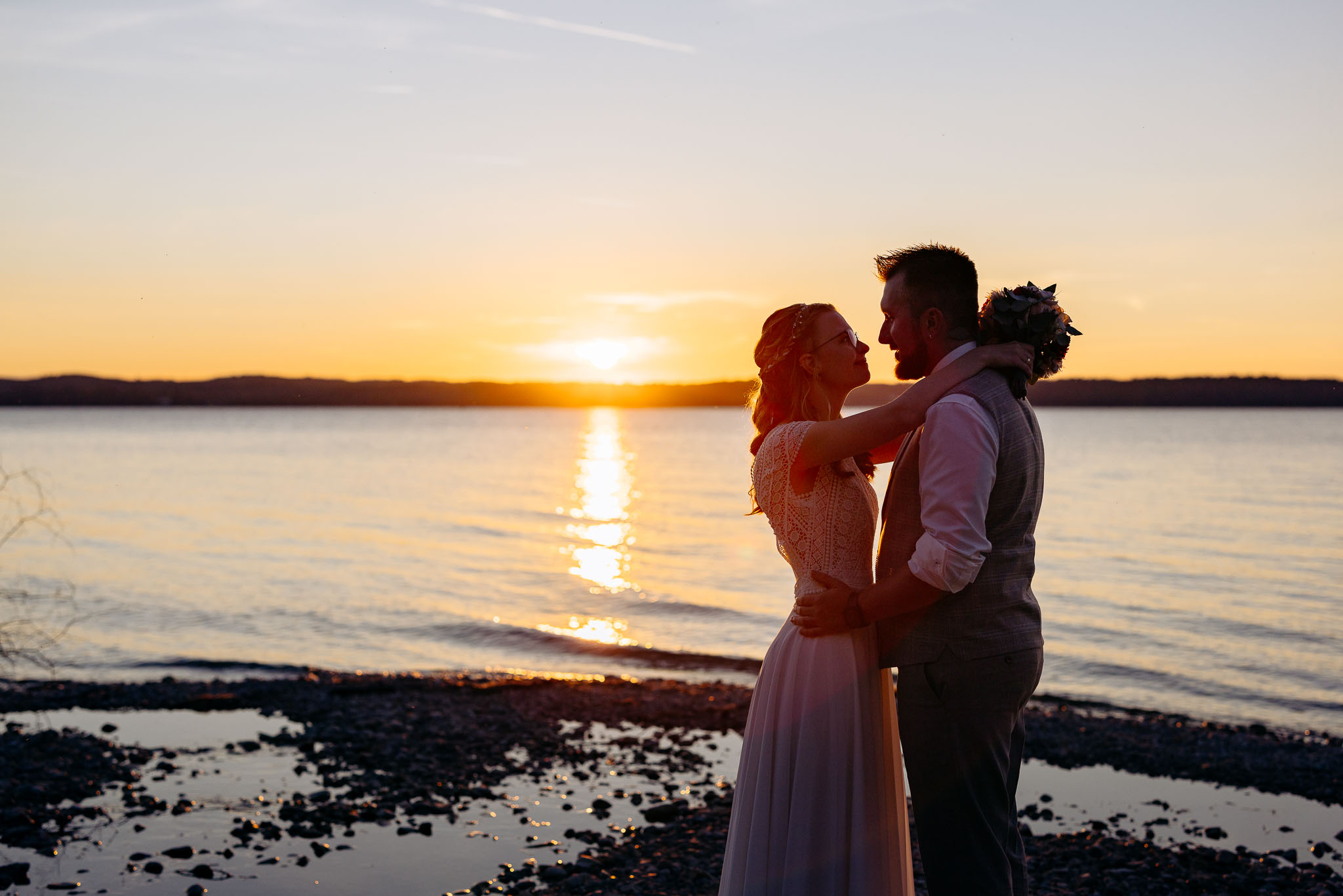 Mehr über den Artikel erfahren Hochzeitsreportage Lena & Michael in Wolfratshausen & am Starnberger See