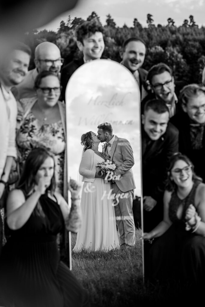 Brautpaar im Spiegelbild Wedding Mirror