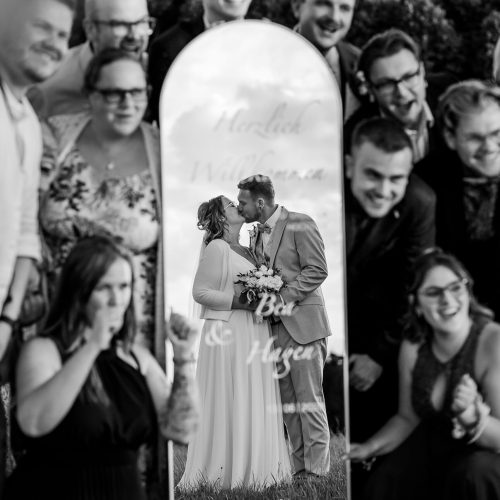 Brautpaar im Spiegelbild Wedding Mirror